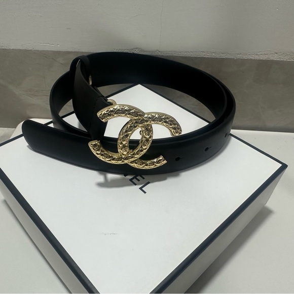 CHANEL Elegant Black Belt with Gold Emblem - Picture 1 of 5